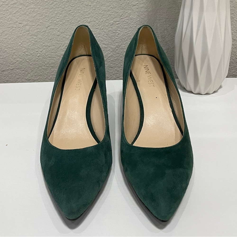 Nine West Suede Pumps/ shoes - pointed toe- Size 7.5 - Dark Green